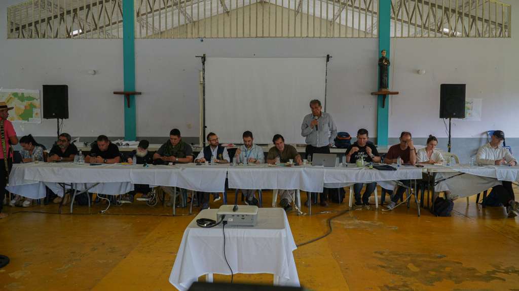 Al encuentro acudieron delegados del Gobierno, delegados del EMBF y comunidades campesinas del sur del país.