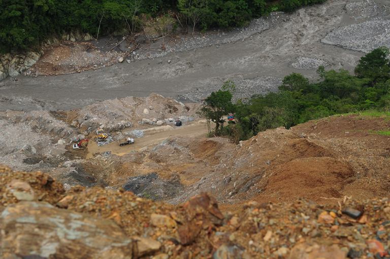 Así se ve el derrumbe de la vía al Llano desde el predio de Pollo Olympico