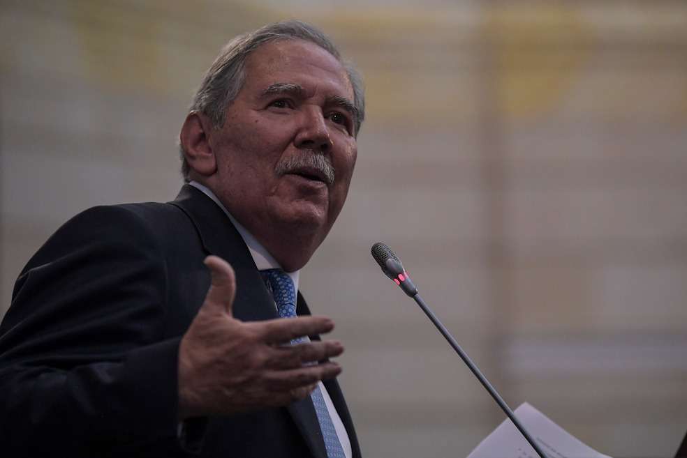 El ministro aseguró que serán las autoridades competentes las encargadas de determinar la responsabilidad del grupo armado por tener "encampamentados y armados a menores”.  / Mauricio Alvarado - El Espectador