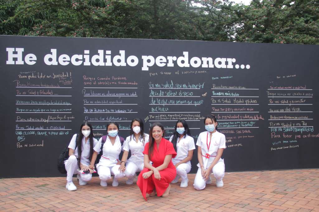 La Universidad del Sinú, en representación de Colombia, presentó en la Universidad de Harvard los resultados del proyecto más ambicioso de perdón en el mundo “Construyendo Comunidades que Perdonan Alrededor del Mundo”.