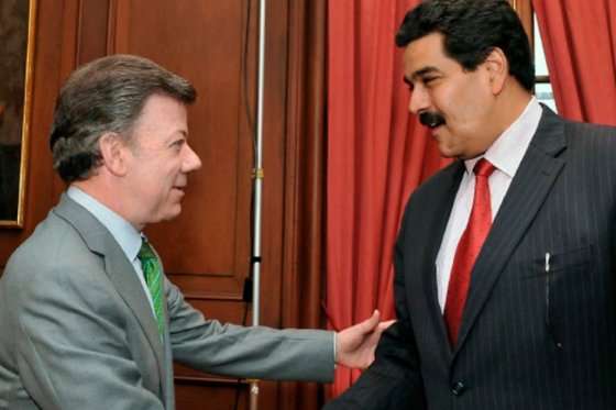 Presidente Juan Manuel Santos con su homólogo de Venezuela, Nicolás Maduro.