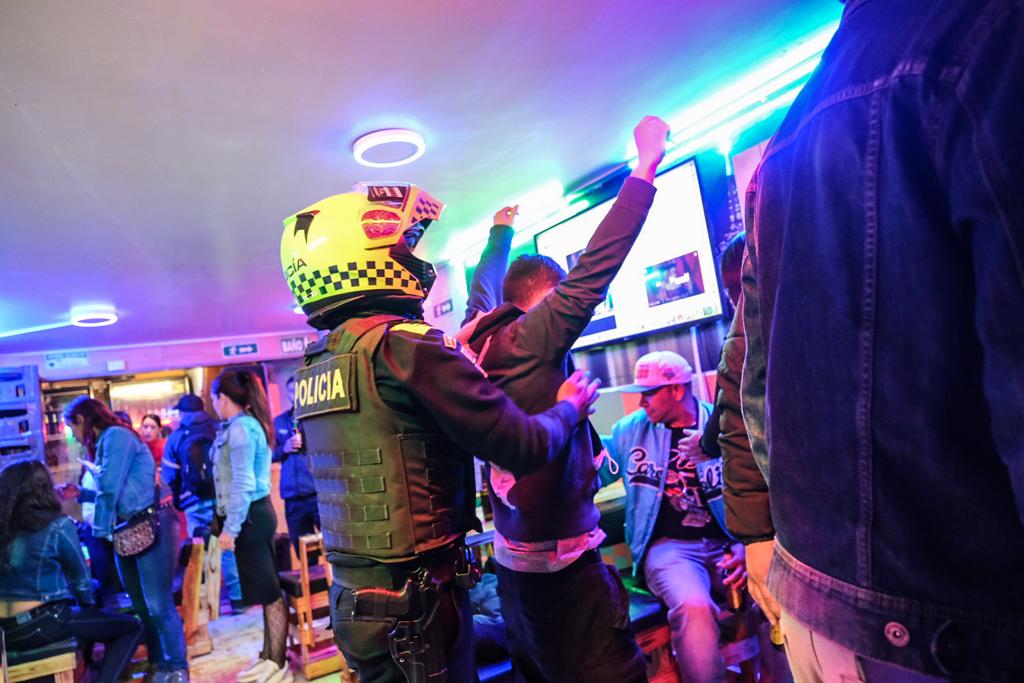 Las autoridades registraron 192 locales comerciales, bares y de consumo de
alcohol, en donde se revisaron antecedentes de más de 5.000 personas.