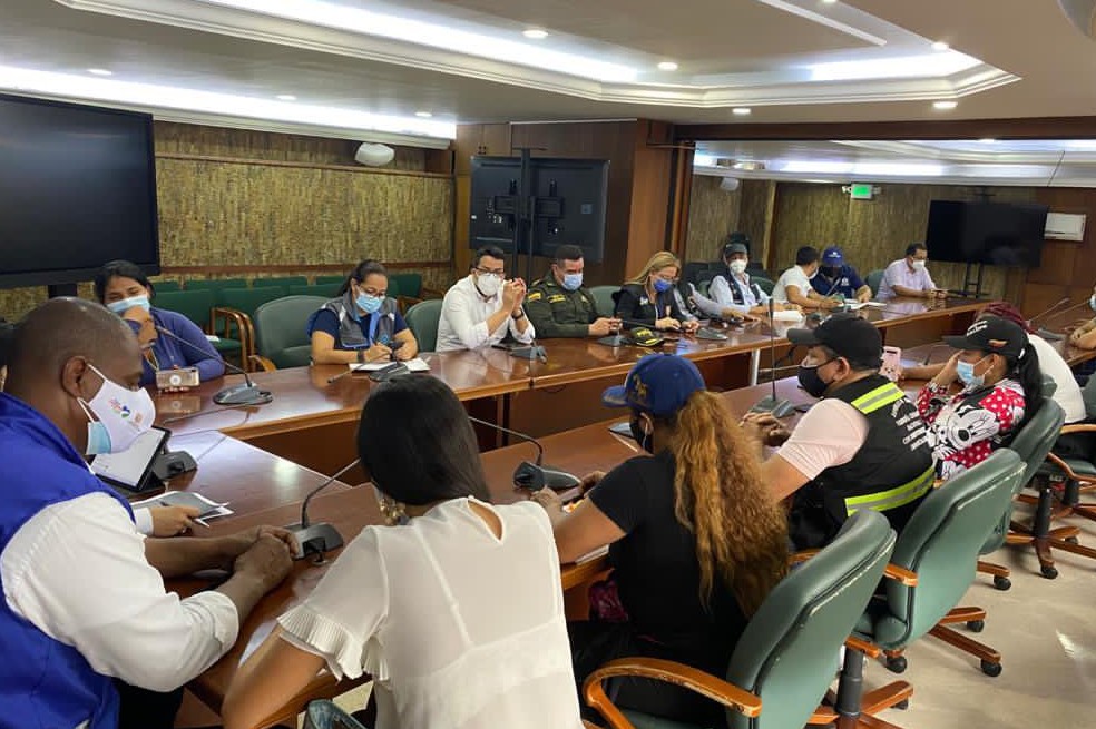 Durante la mesa de diálogo con líderes carretilleros de Cali.