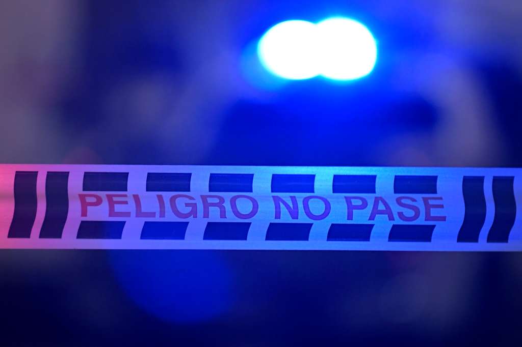 Agentes del CTI, realizan el levantamiento del cuerpo del director de la cárcel La Modelo, quién se movilizaba en un carro particular