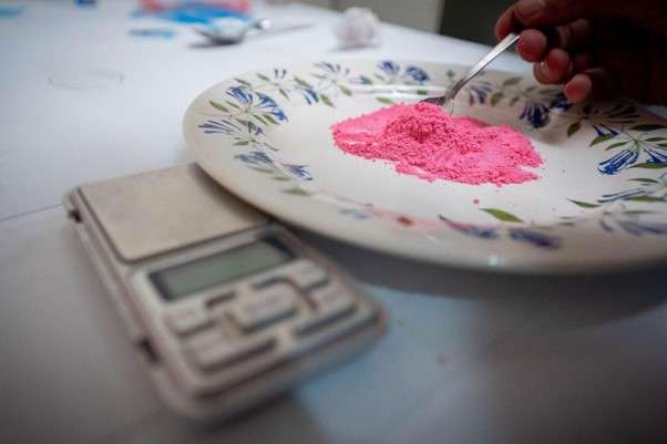 Según el Observatorio de Drogas de Colombia, el tusi o tusibí está compuesto, en su mayoría, por ketamina, cafeína y MDMA, usualmente conocida como éxtasis.