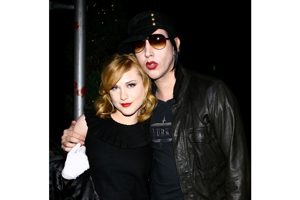 La actriz Evan Rachel Wood y el músico Marilyn Manson durante la proyección de la película “Across The Universe” en Nueva York, el 13 de septiembre de 2007.