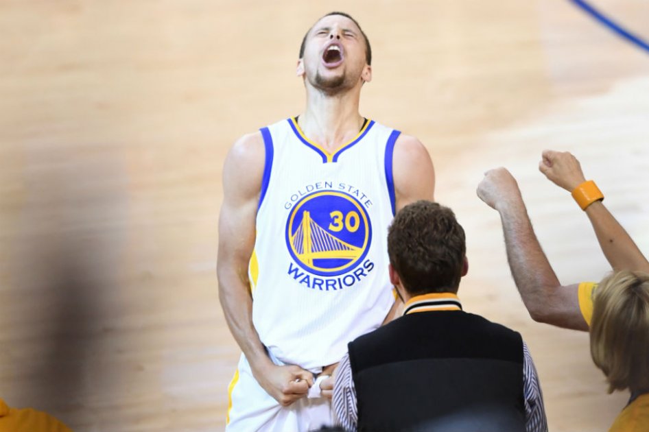 Stephen Curry celebra la clasificación de Golden State a la final de la NBA. Foto: AFP