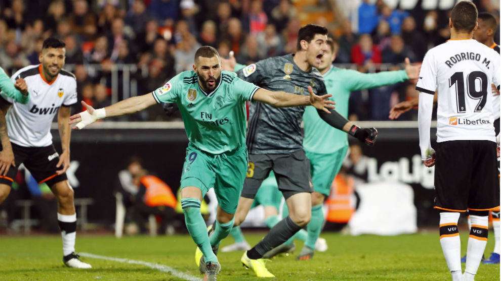 La temporada pasada este encuentro terminó en un empate 1-1 de increíble intensidad, ya que el Real Madrid igualó en el tiempo añadido gracias a un gol de Karim Benzema tras un cabezazo del arquero Thibaut Courtois en un tiro de esquina.