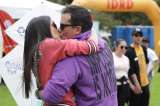 Linda Palma de romance en un parque con su esposo