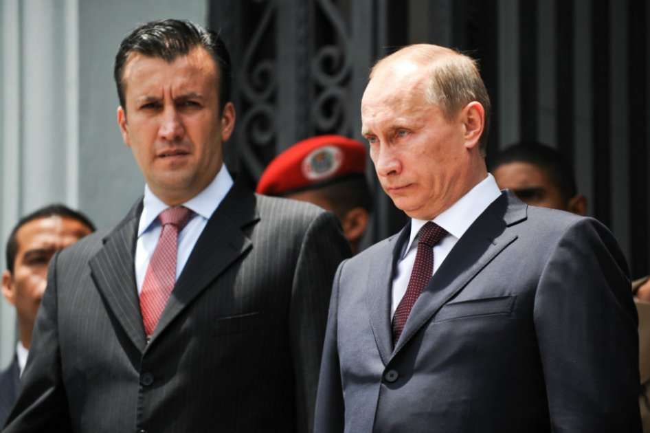 El nuevo vicepresidente de Venezuela, Tareck El Aissami, junto con el presidente ruso Vladimir Putin. / AFP