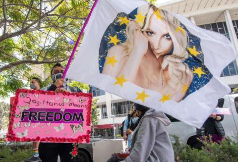 El padre de Britney Spears renuncia a ser su tutor legal después de 13 años