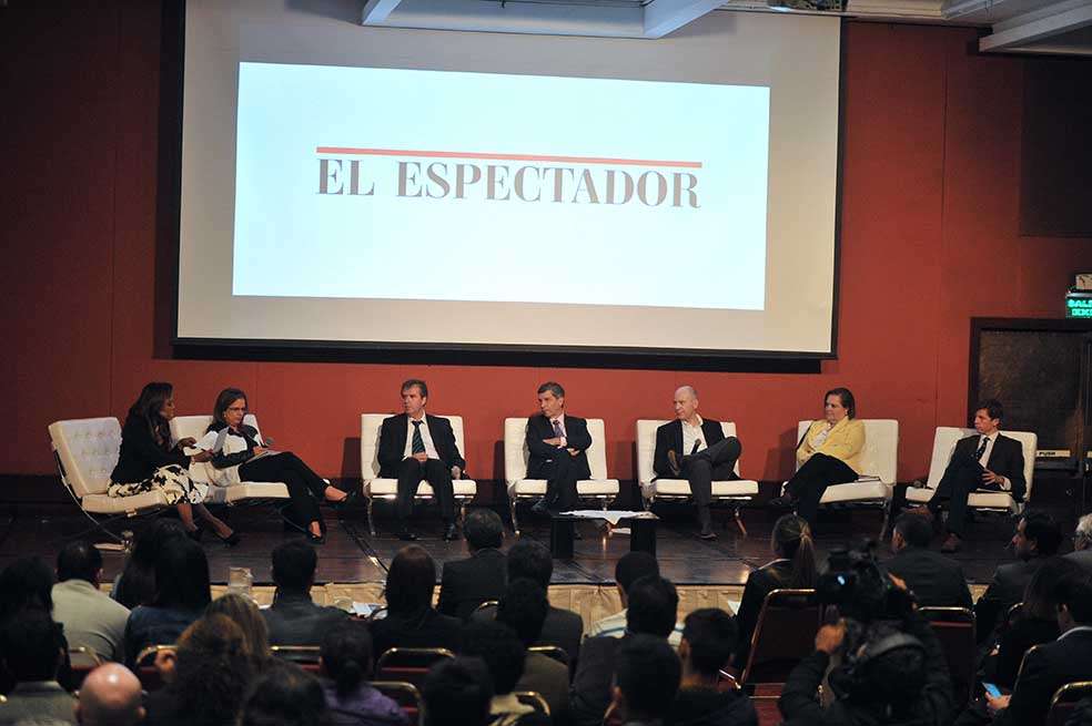 María Mercedes Maldonado, Álex Vernot, Rafael Pardo, Carlos Vicente de Roux, Clara López y Daniel Raisbeck fueron los aspirantes a la Alcaldía, que estuvieron en el Diálogo de Ciudades. /Gustavo Torrijos