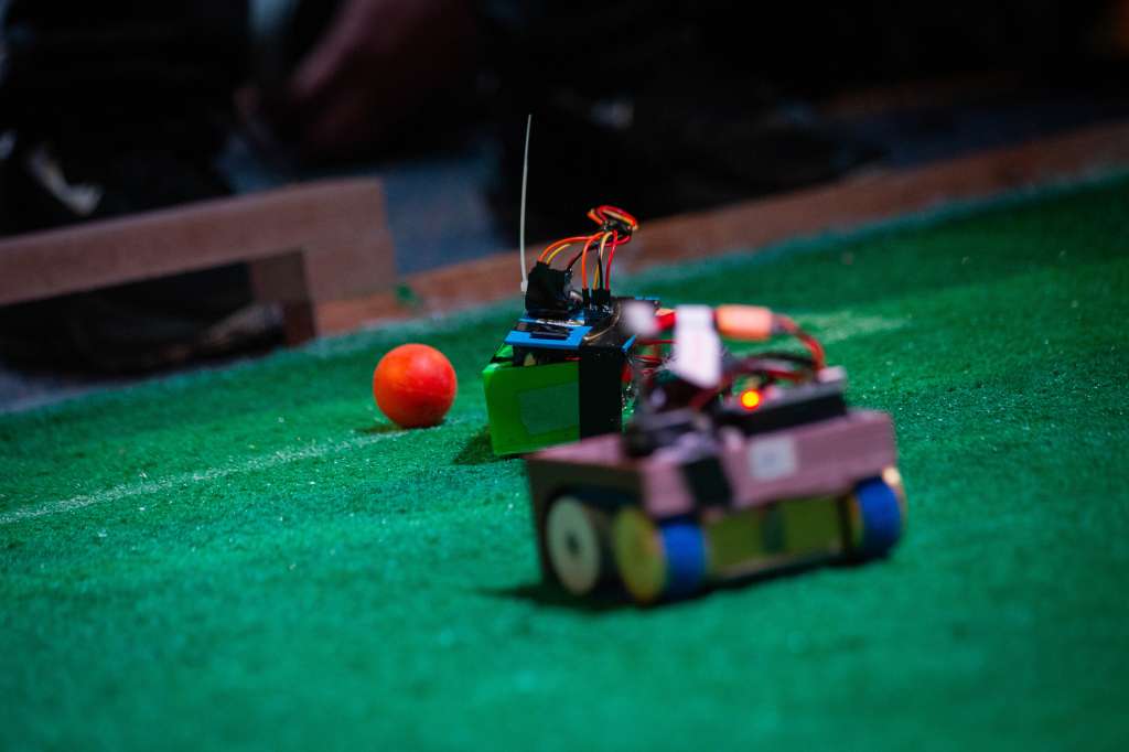 El semillero participó con 11 robots en el Robotchallenge Rumanía 2024.