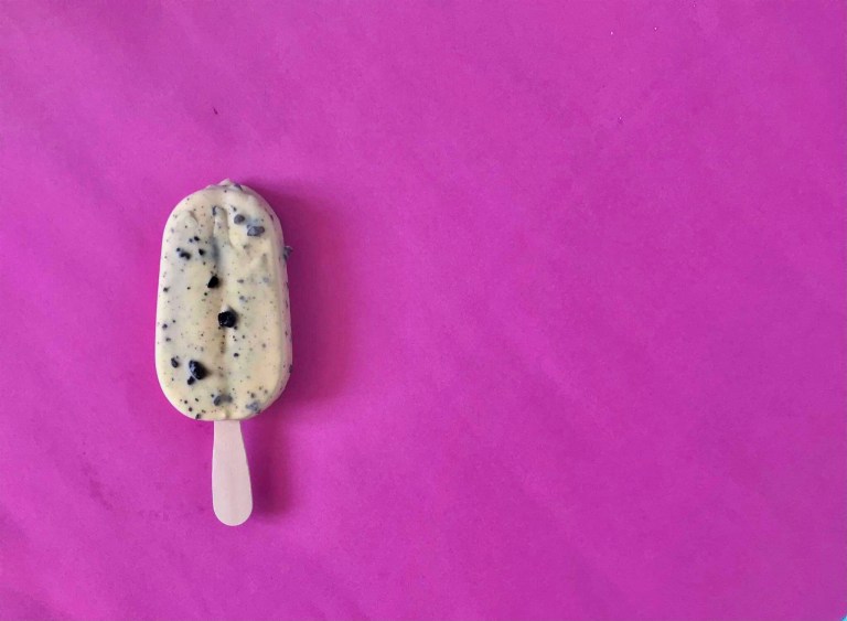 Este es el paso a paso para preparar paletas con sabor a Oreo