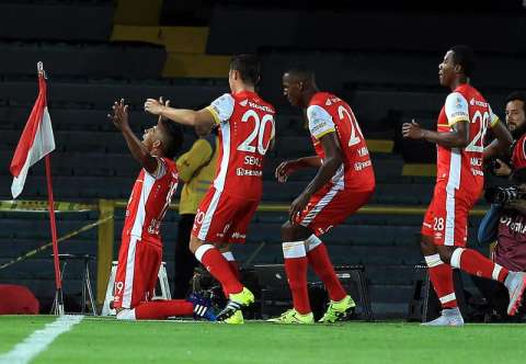 Santa Fe avanzó en la Copa Sudamericana con triplete de Wilson Morelo
