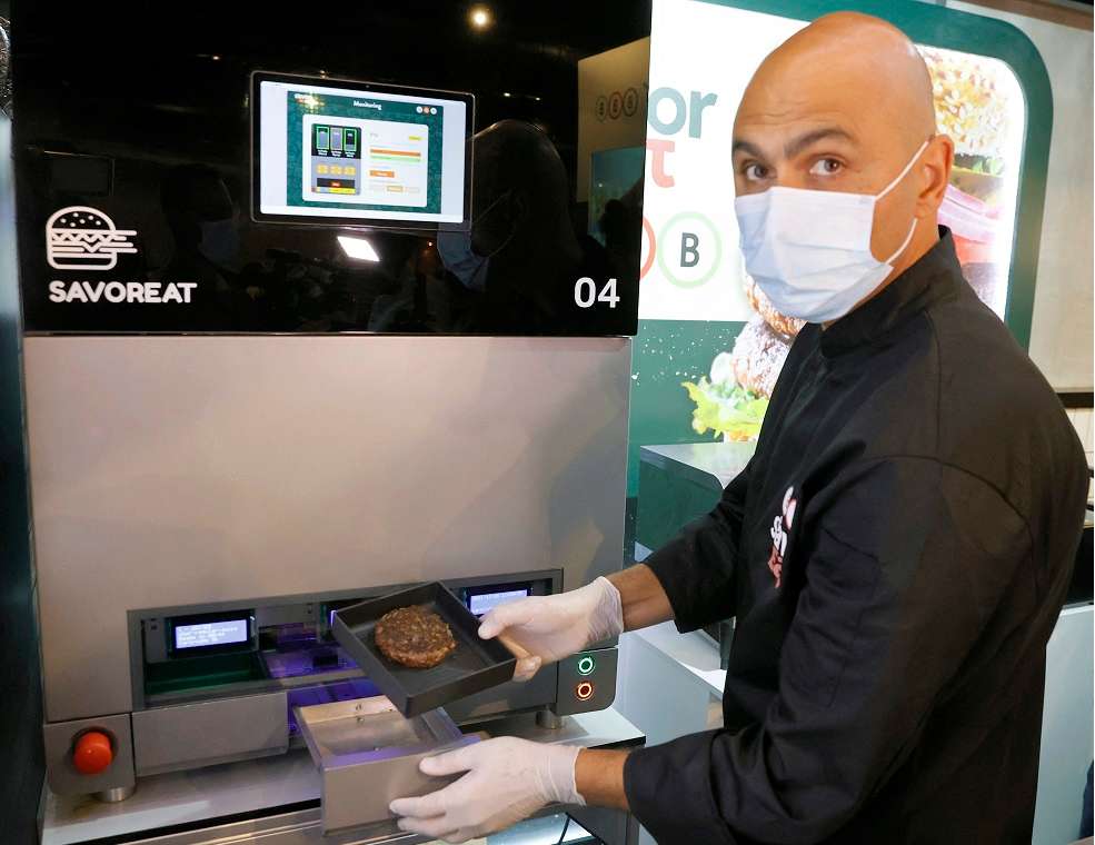 El dispositivo mezcla varios ingredientes como alubias, patatas y garbanzos para formar una textura "que se asemeja a la carne real".