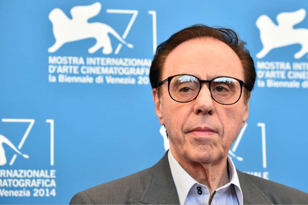 Peter Bogdanivich (foto) quien nació en Nueva York, el 30 de julio de 1939, y falleció hoy, 6 de enero de 2022, en Los Ángeles, también era guionista, historiador, y productor de cine. Además, escribió alrededor de seis libros, entre ellos “John Ford”, una obra que se adentra en la vida del director de cine estadounidense que da nombre al libro.