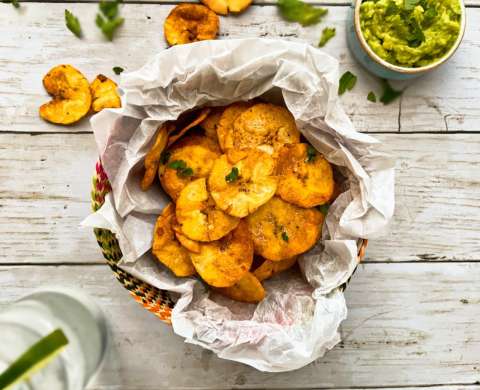 Para calmar antojos: así se preparan platanitos crocantes en la freidora de aire
