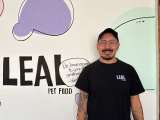 El médico veterinario que crea alimentos naturales para mascotas