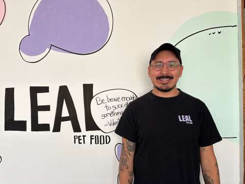 El médico veterinario que crea alimentos naturales para mascotas