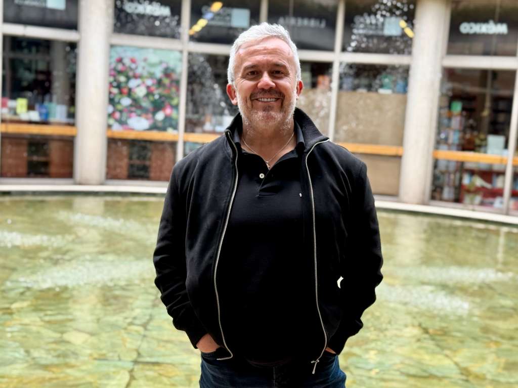 Ocampo es periodista y psicólogo y ha trabajado como reportero y cronista. Además, es uno de los columnistas de este diario.