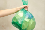 Truco para eliminar el mal olor de la basura de la cocina