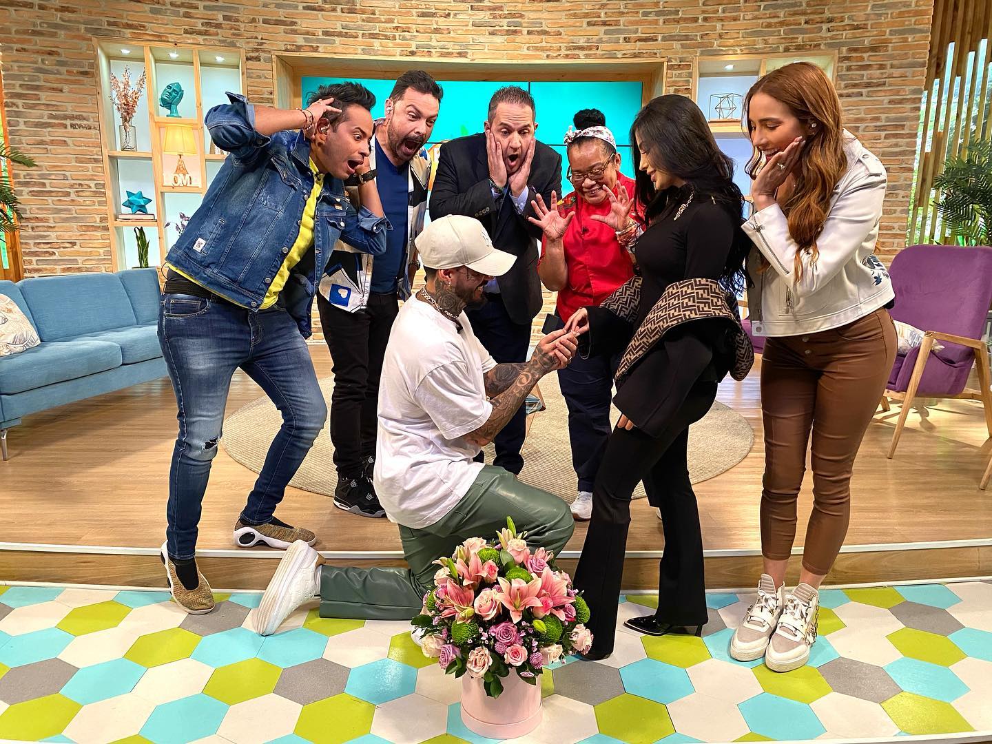 Mateo Carvajal le pidió matrimonio a su novia en vivo en “Buen día Colombia”