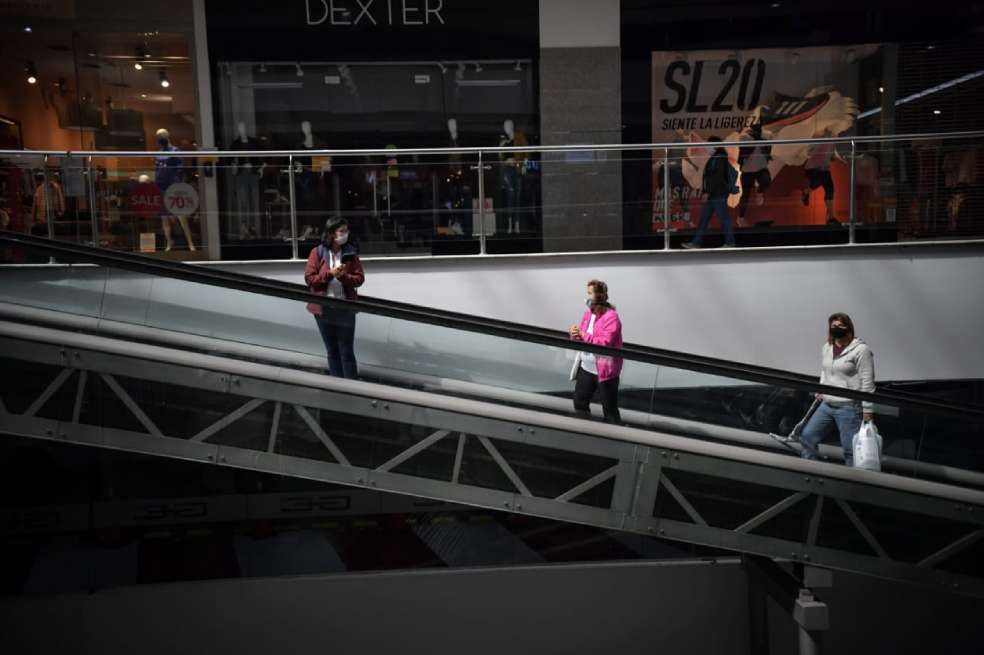 Para que la reapertura de este sector sea aprobada, cada centro comercial debe establecer sistemas de tecnología eficaces, que midan en tiempo real el aforo para controlar el número de visitantes, que no debe superar en ningún caso el 35% de su capacidad.