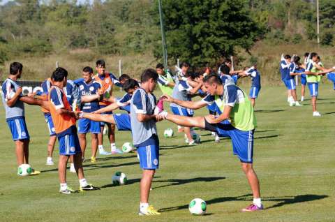 Paraguay tratará de salir de cuidados intensivos ante Chile