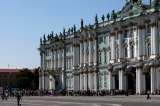 Detienen a un hombre en San Petersburgo por sentarse en el Trono Imperial ruso del Hermitage