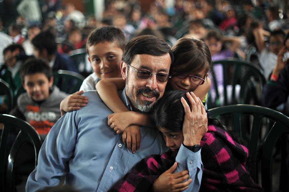 Hugo Cerón, es rector del colegio Rafael Bernal Jiménez desde 2004. En 2010 implementó actividades depotivas complementarias a la formación de sus estudiantes. /Oscar Pérez
