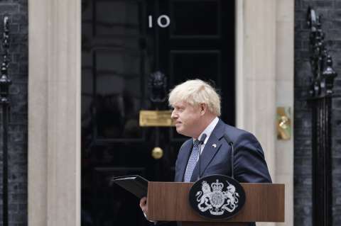 Boris Johnson debe irse pronto, no en octubre, dice el ex primer ministro Major