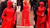 Así se hizo el look que usó Doja Cat en el desfile de Schiaparelli