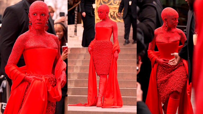 Así se hizo el look que usó Doja Cat en el desfile de Schiaparelli