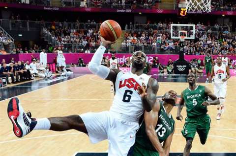 EE.UU. propino una paliza a Nigeria en baloncesto olímpico y batió récord de puntos