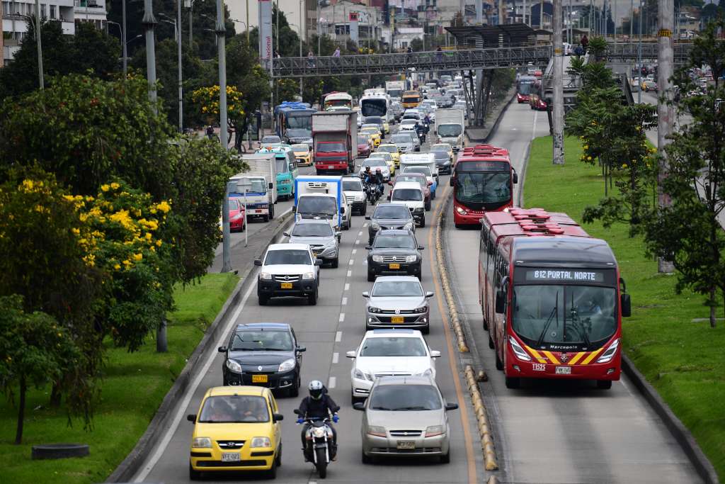 Tráfico pesado y múltiples trancones en varios puntos de la capital.