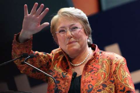 Aprobación a Michelle Bachelet llegó a 27%, la más baja de sus dos mandatos