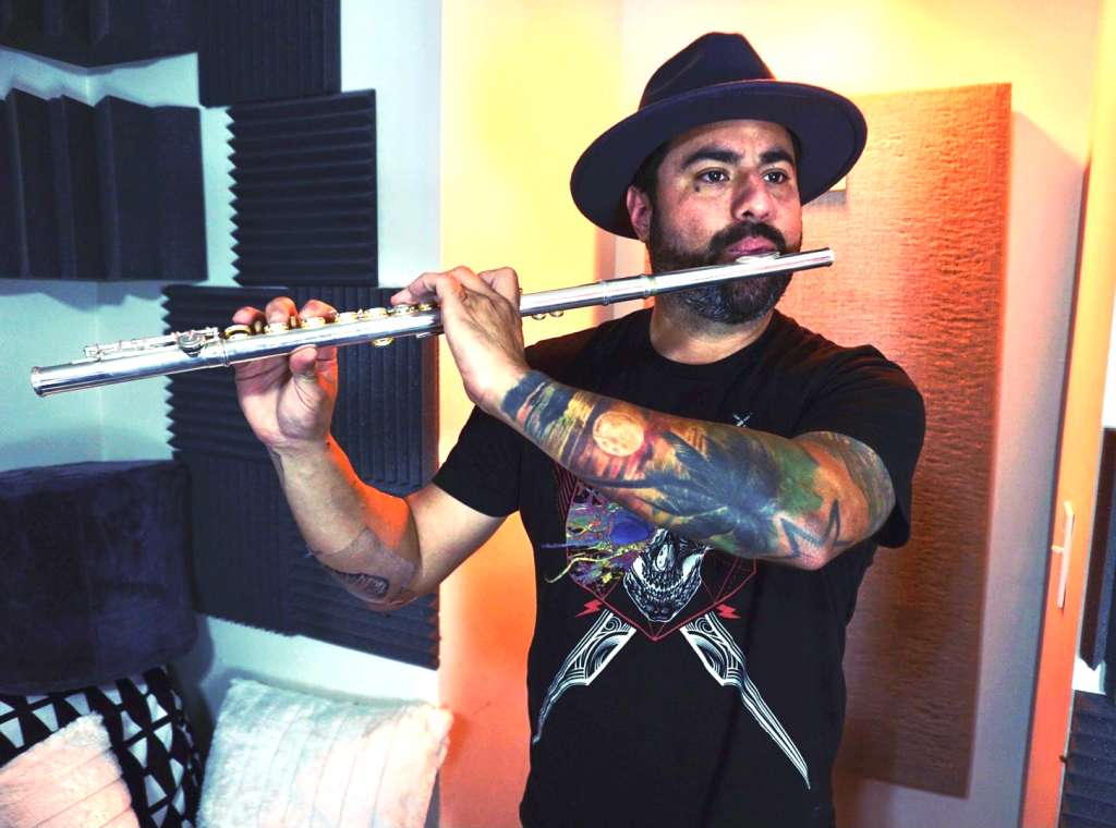 Eric Chacón es un músico venezolano.