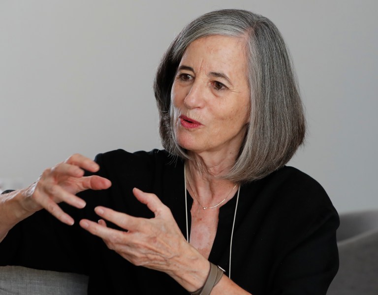 Mónica Lavín: “Me interesa indagar en la fragilidad de las personas”