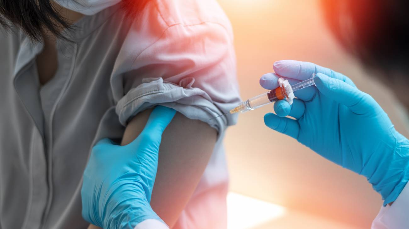 Las reticencias a la vacunación fueron el año pasado una de las diez amenazas de salud global, según la OMS. / Adobe Stock