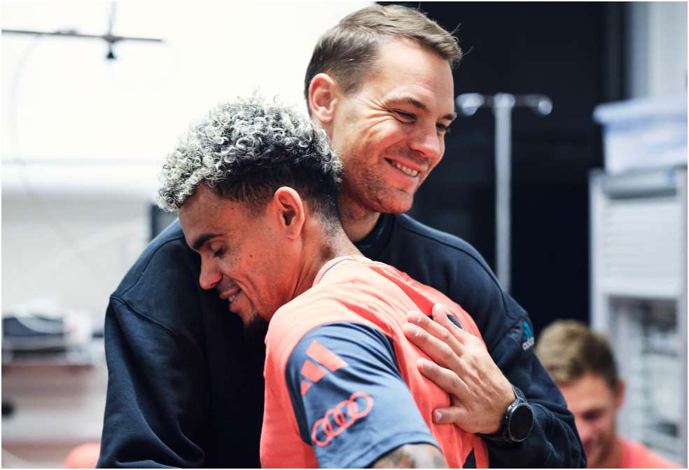 Manuel Neuer, arquero del Bayern Múnich y de la selección de Alemania, fue uno de los encargados de darle la bienvenida a Luis Díaz.