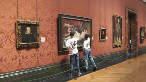 Dos ecologistas detenidos tras romper el cristal de una pintura de Velázquez