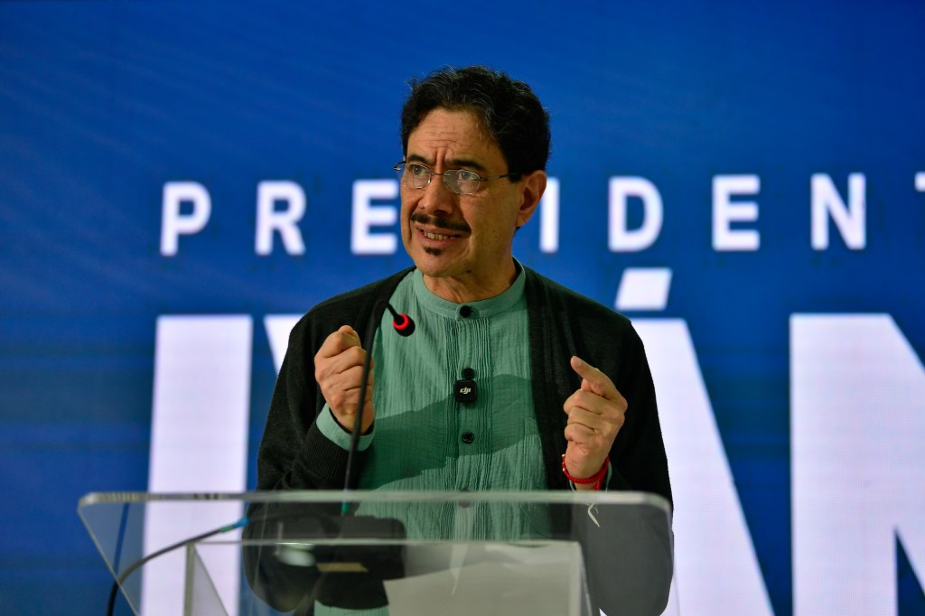 Candidato a la presidencia en rueda de prensa luego de conocerse los resultados de las elecciones en segunda vuelta que lo pone en el segundo lugar