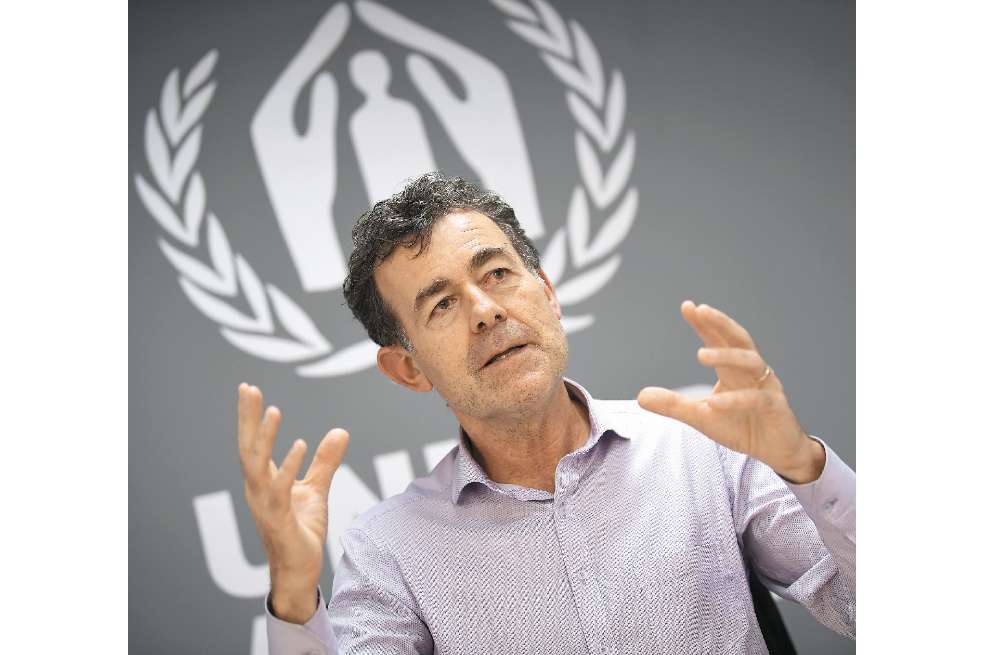 Jozef Merkx, director de Acnur para Colombia, gesticulando.