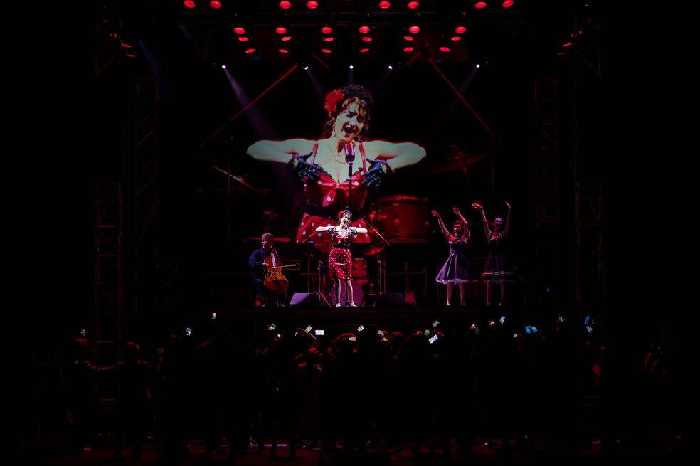 La mezzosoprano Samantha Hankey en el papel protagonista de la ópera Carmen en el Nuevo Teatro Nacional de Tokio.
