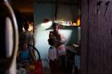 La crisis en Cuba a través de una familia que sobrevive con 60 dólares al mes
