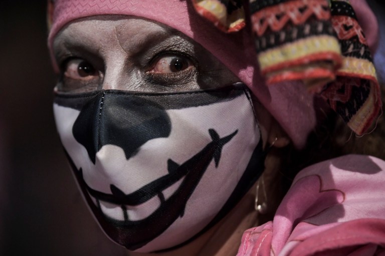 El uso de tapabocas, el distanciamiento físico y las restricciones en el número de asistentes a la actividad, estarán ajustadas a los protocolos de bioseguridad establecidos por las autoridades.