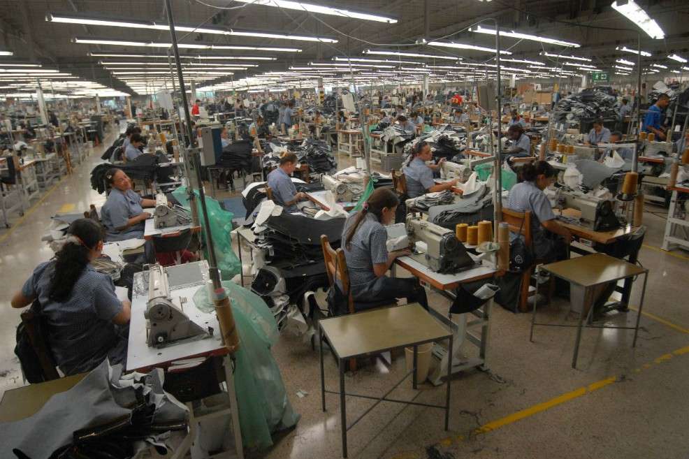 La confección de prendas de vestir cayó -8,9 %, por la competencia de productos provenientes de Asia y menores ventas, según las fuentes del DANE. / Luis Benavides - El Espectador