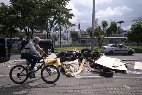 Bogotá refuerza el servicio de aseo para recoger hasta 1.000 toneladas diarias de residuos