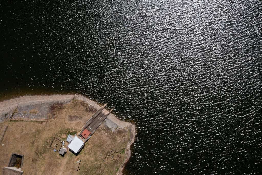Embalse que se extiende por los municipios de Guatavita y Sesquilé, municipios ubicados al norte de Bogotá.